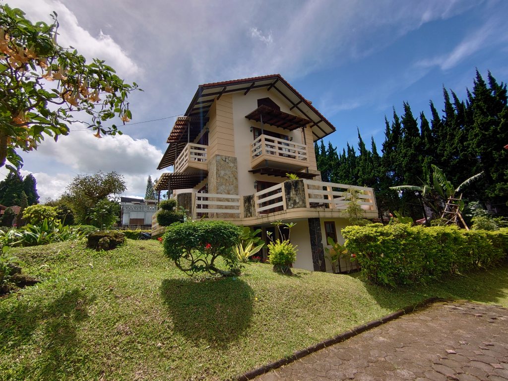Villa Blok R